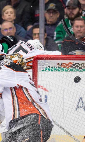 Stars score 5 goals in 3rd period, beat Ducks 6-2